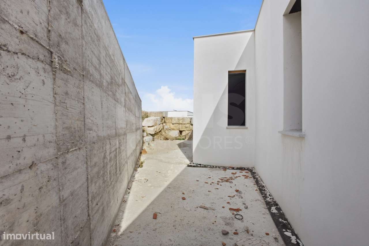Moradia T4 com piscina em lote de 759m2 em Amoreira Óbidos-24