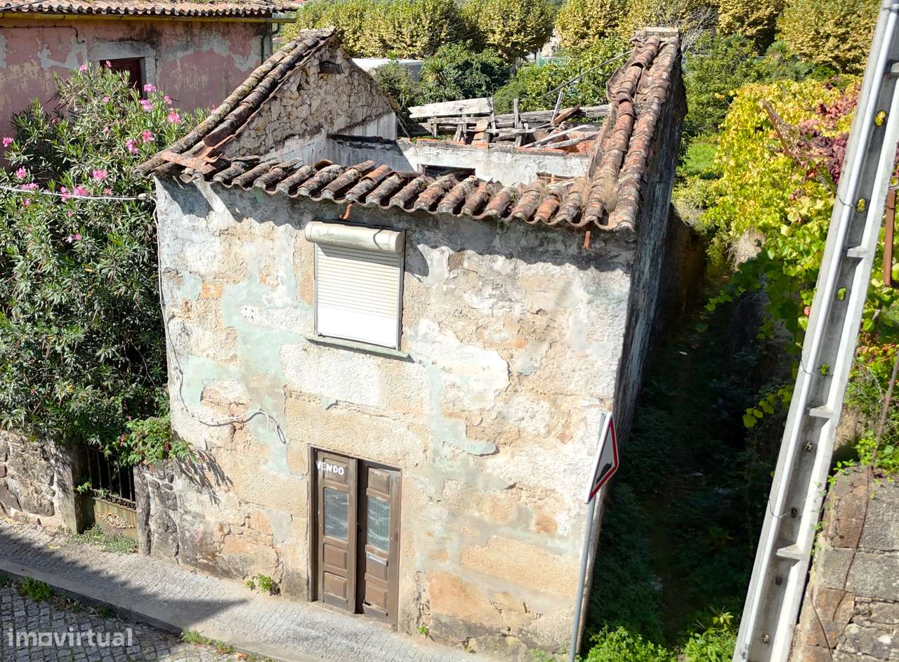 Moradia para restauro centro de vila verde-4