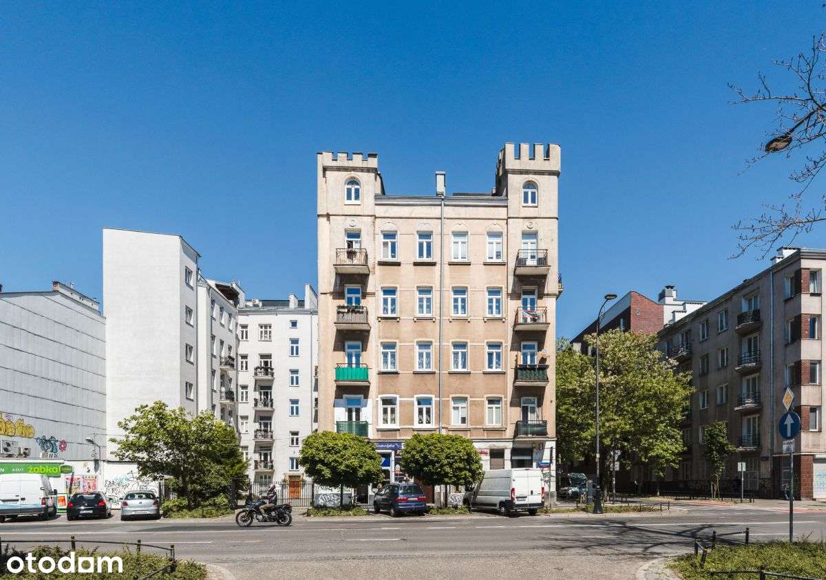 Przestronna kawalerka przy Placu Konesera-12