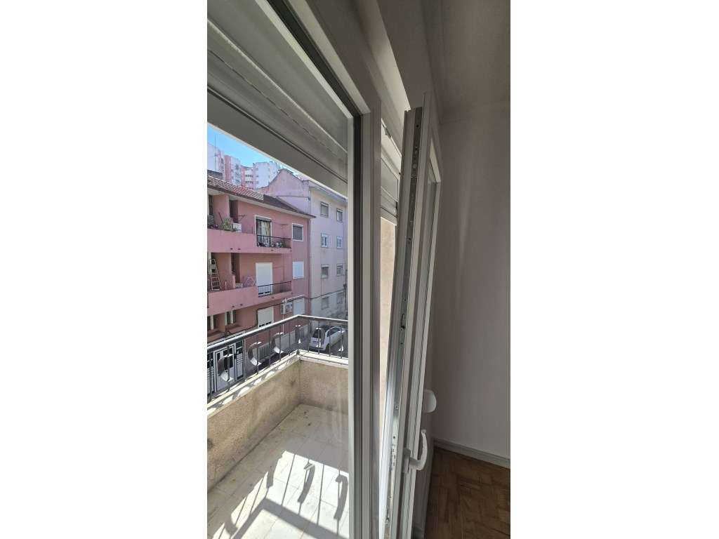 Apartamento T2 remodelado para arrendar em Moscavide - Grande imagem: 4/21