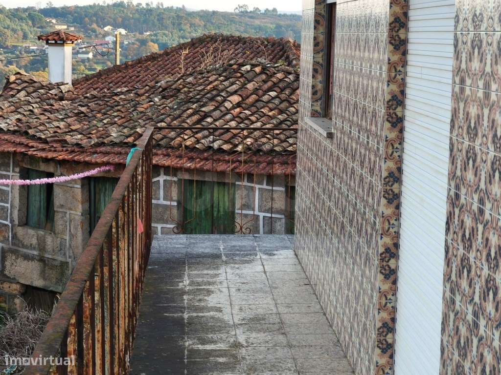 Oportunidade absolutamente imperdível - Moradia com parte renovada ...-36