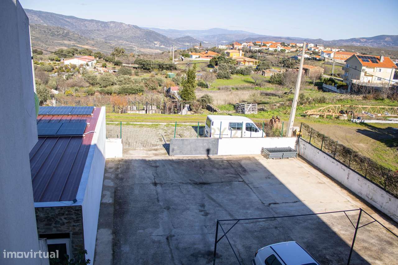 Moradia moderna | 3 pisos | Vila Nova Foz Côa-26