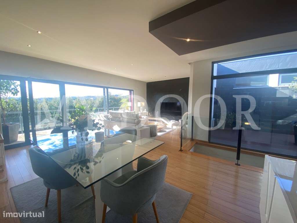 Loures - V4+1 Moradia c/ Piscina Privada - Varanda - Box + 2 parque...-8