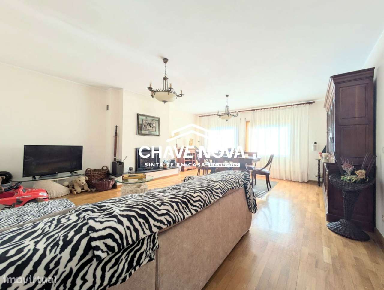 Moradia V4 - Condomínio Fechado com Campo Tenis e Futebol - Pedroso - Grande imagem: 4/25