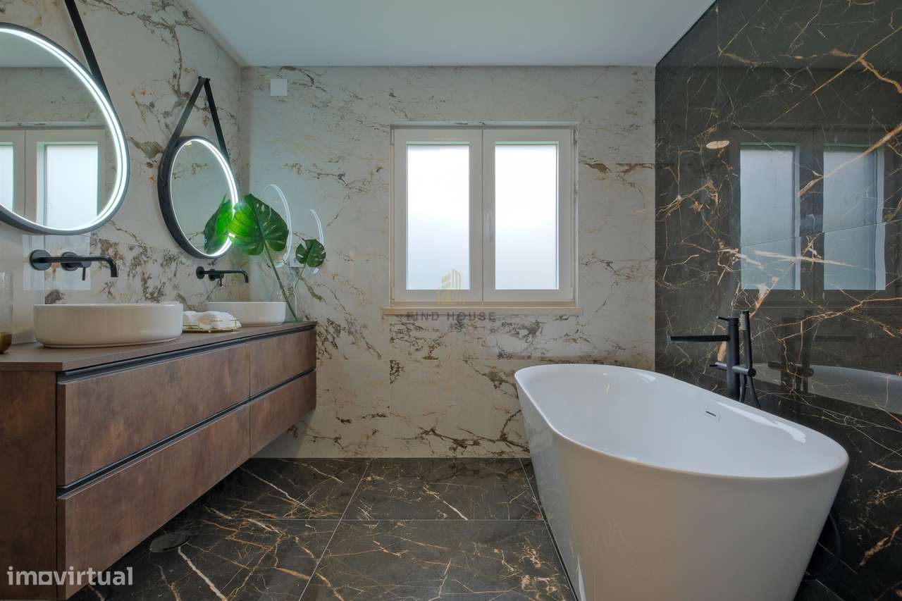 Moradia T4 de Luxo Totalmente Remodelada na Herdade da Aroeira-18