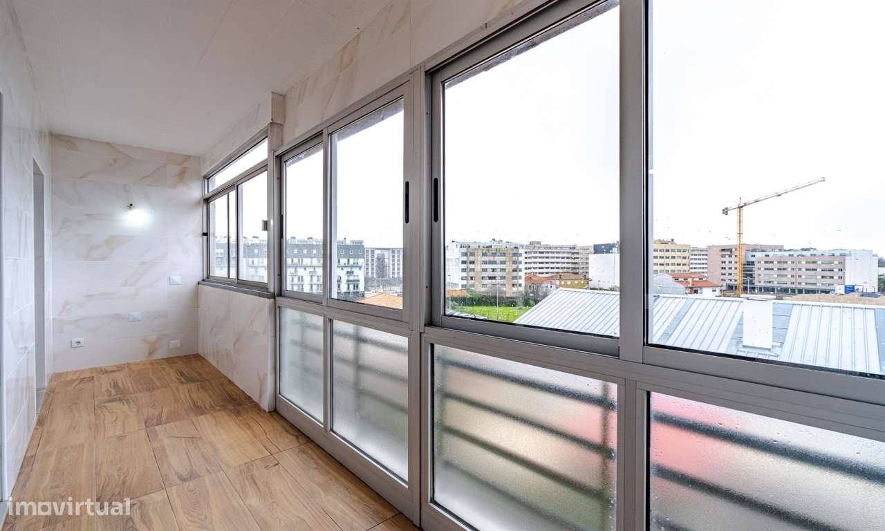 Apartamento T2 Remodelado - Garagem -Metro - Norteshopping- Matosinhos-8