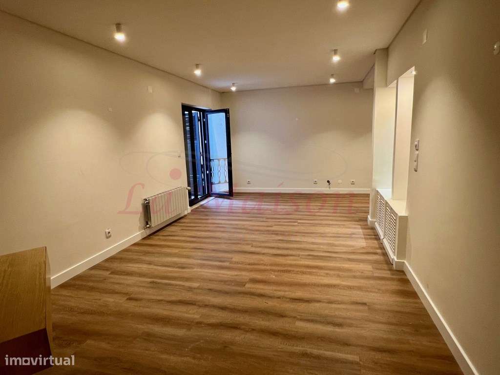 Moradia V4 Duplex no Centro de Loures-15