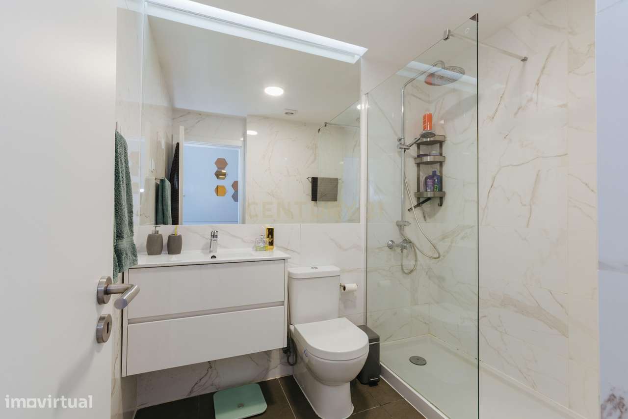 Apartamento T2 Totalmente remodelado com vista desafogada-7