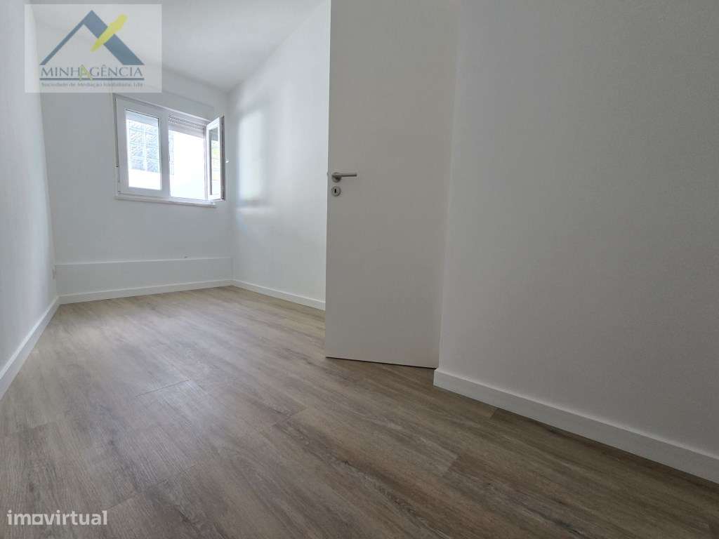 Moradia T2 totalmente recuperada em Setúbal-14