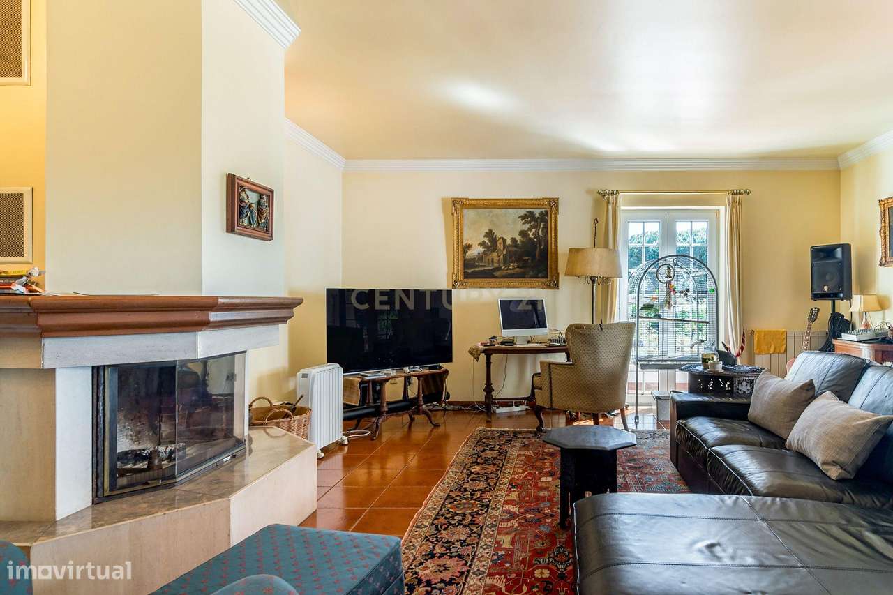 Quinta de 14000m2 com moradia T4 e piscina | Sintra-9