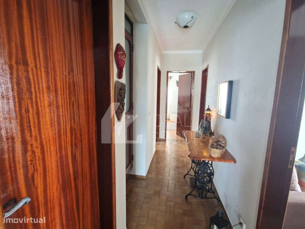 Moradia com Piscina em lote de 1.599 m² na Silveira-8