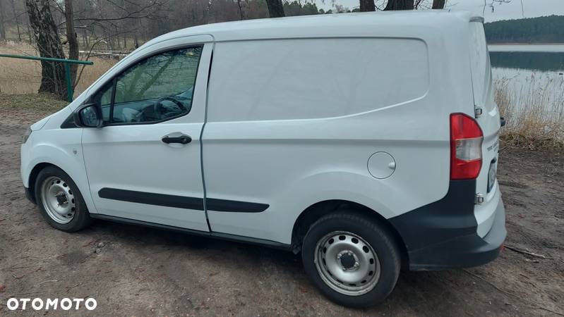 Ford Transit Courier - 4