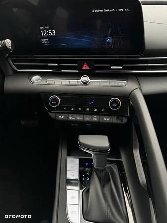Hyundai Elantra 1.6 Executive CVT - 18