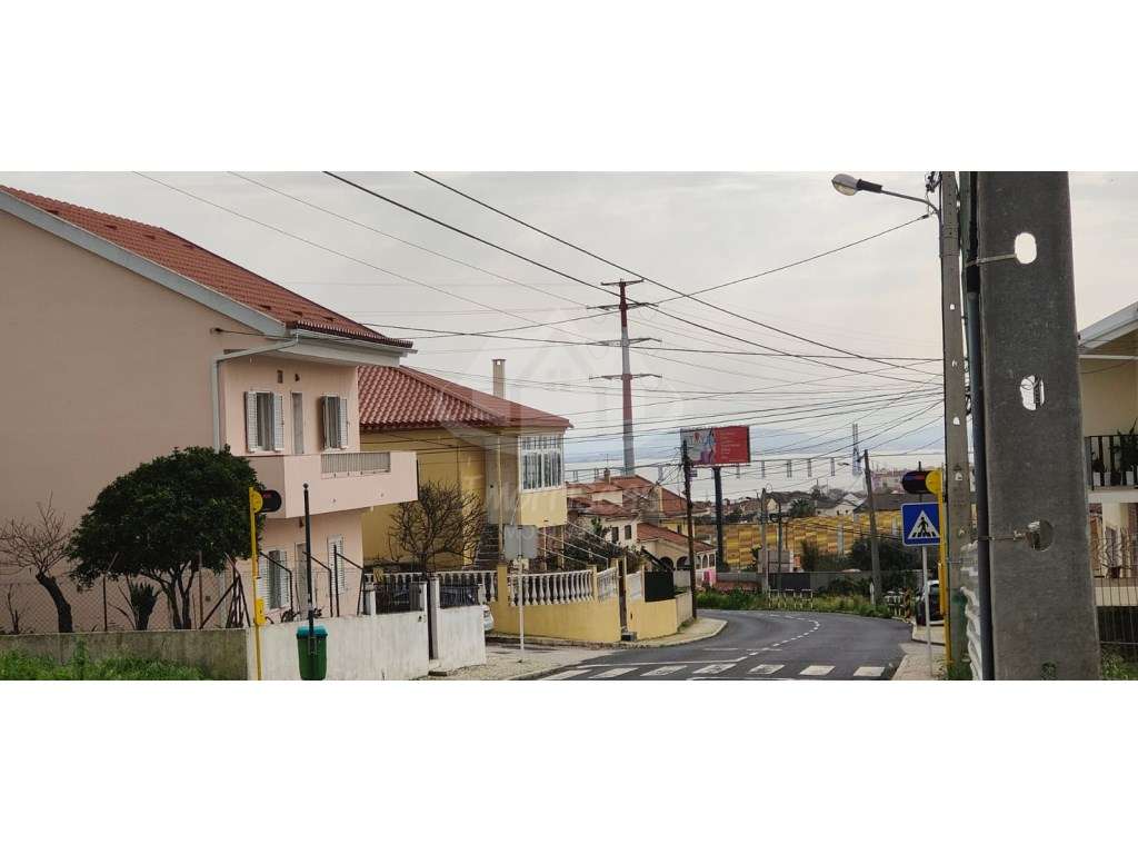 Terreno com 310 m² em fase final de legalização na Portela da Azóia... - Grande imagem: 5/11