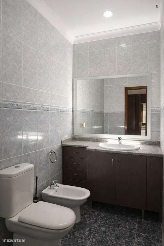 Quarto - localizado em Folgosa Porto - Grande imagem: 3/3