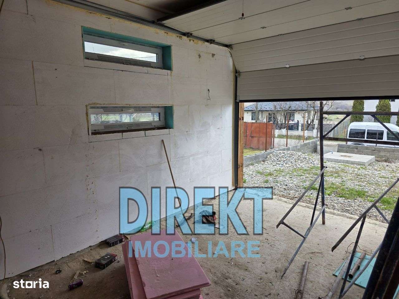 Casa la rosu in stadiu avansat, localitatea Monariu-6