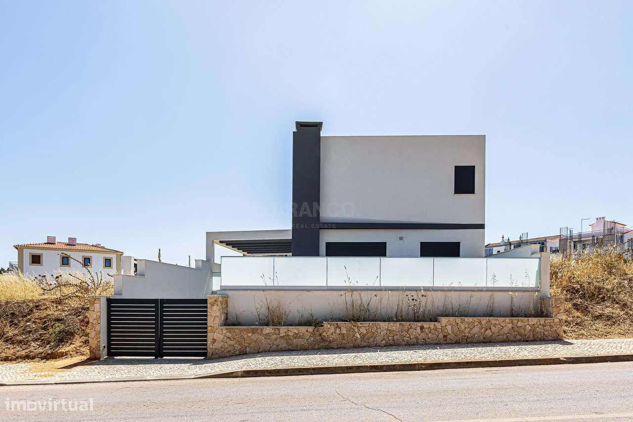 Moradia T3 com piscina e garagem - Mexilhoeira Grande-44