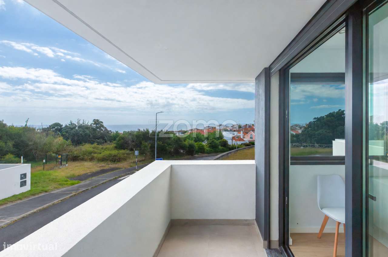 Moradia T3 Nova com Terraços Panorâmicos e Vista Mar na Atalhada-28