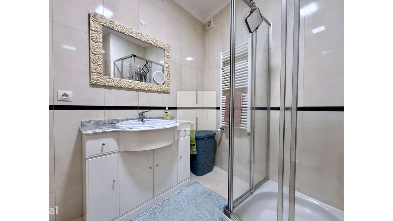 Apartamento T3 c/ Terraço e Garagem-22