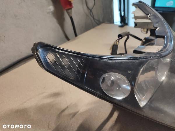 Lampa przód, reflektor Piaggio Beverly - 2