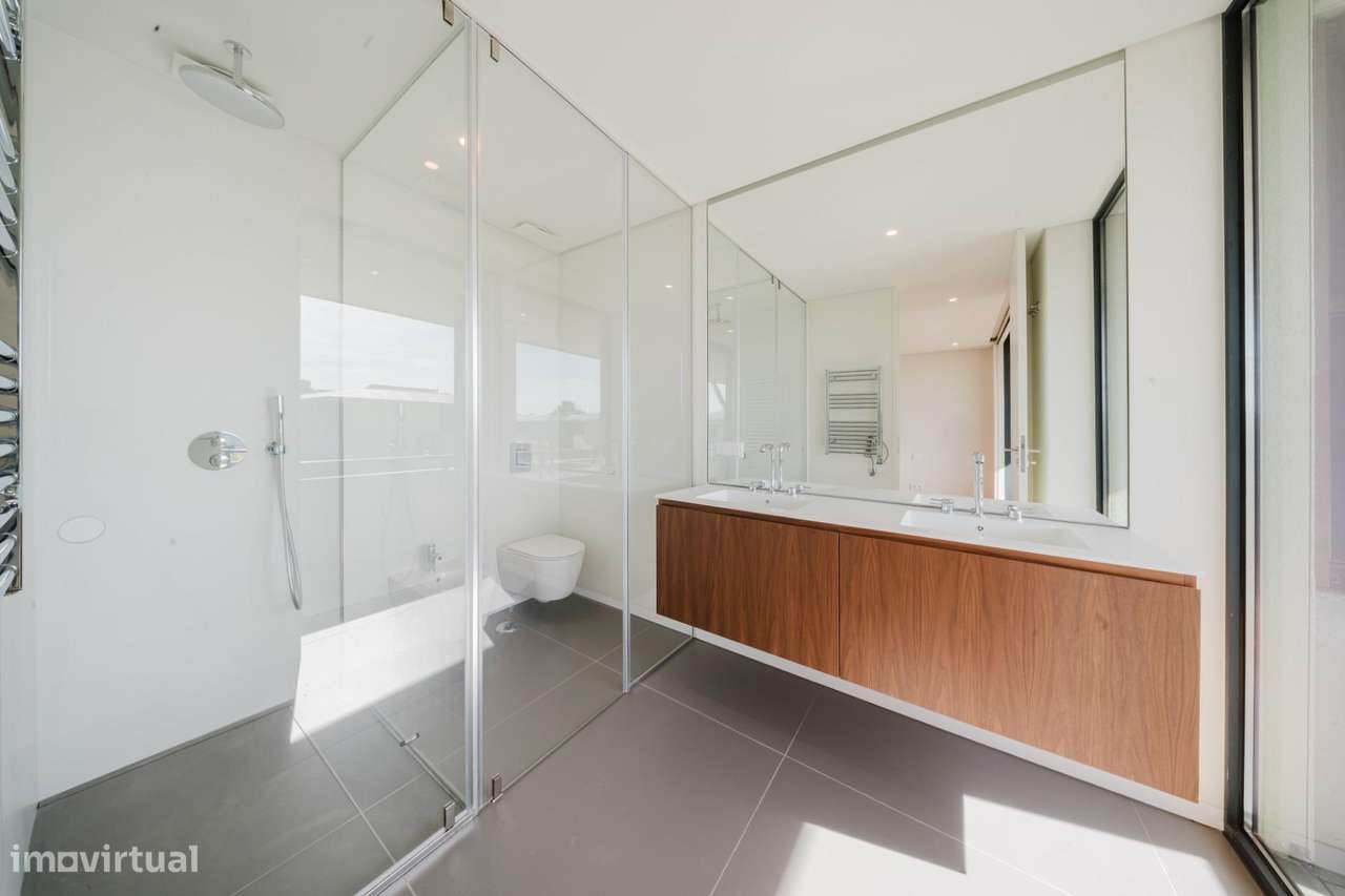 Elegante Moradia T3 no Sandwoods com Piscina Privativa e Jardim-13