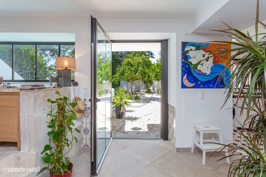 Moradia T5 com jardim e piscina no coração histórico de Azeitão-20