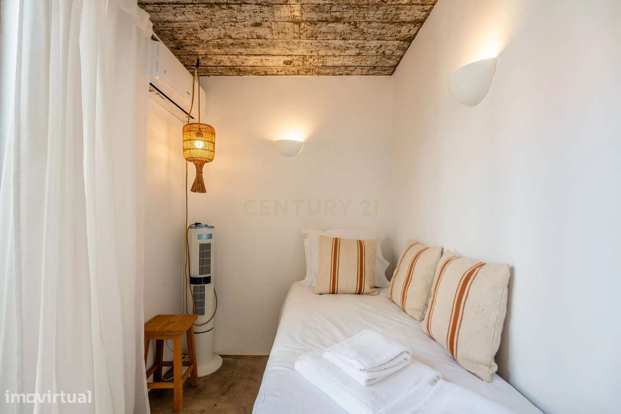 Elegante Moradia T0+2 Totalmente Renovada e Mobilada-14