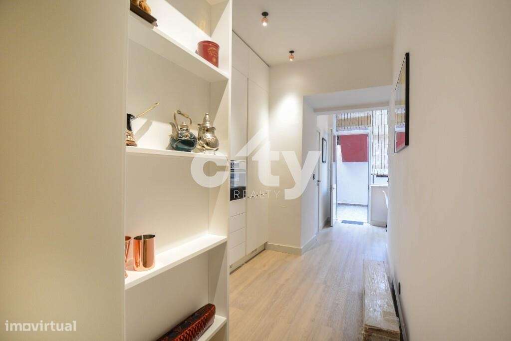 T2 com terraço renovado junto à Gulbenkian, El Corte Inglês  e Praça d - Grande imagem: 5/31