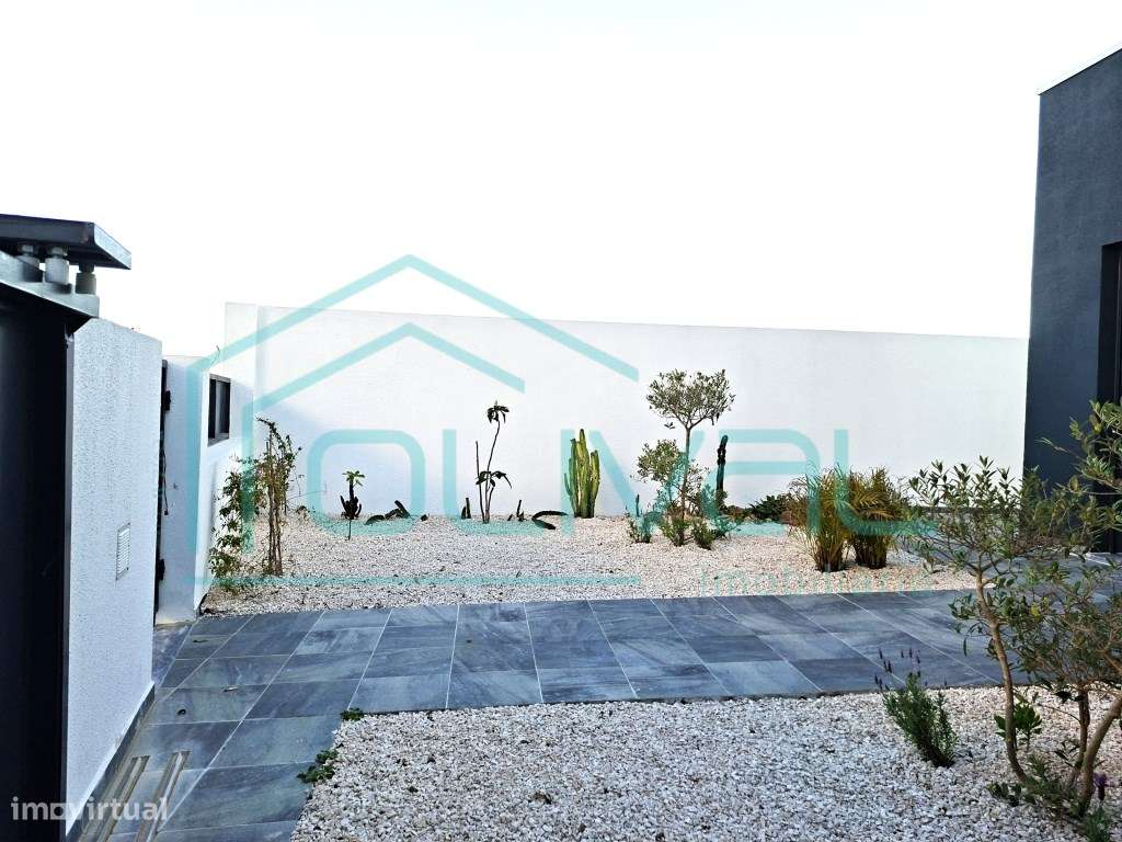 Moradia T3+1 Moderna com Piscina Privada - Conforto, Elegância e Fu...-37