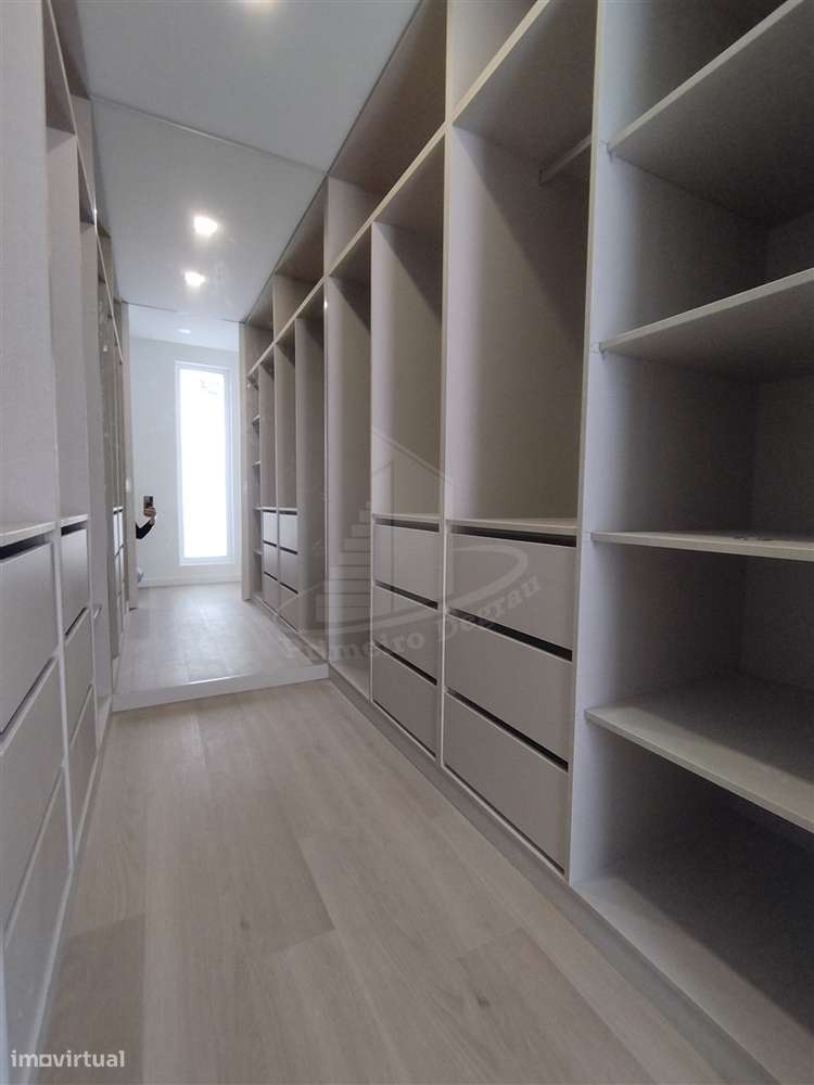 Moradia de 2 pisos com vistas fabulosas-23