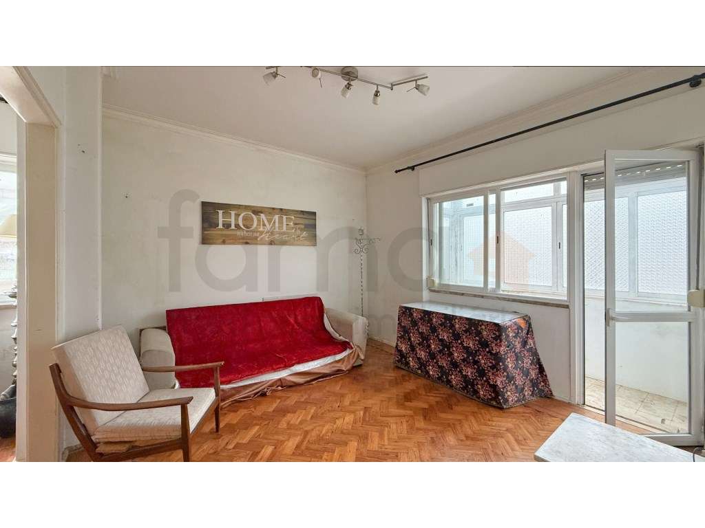 Apartamento T2 em Queluz, desocupado e com arrecadação e varandas - Grande imagem: 5/26