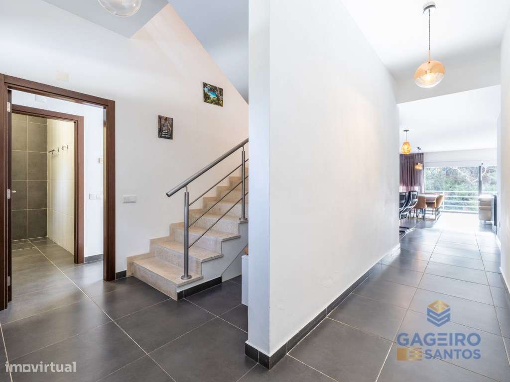 Moradia em condomínio privado com piscina e envolvida pela natureza - Grande imagem: 5/60