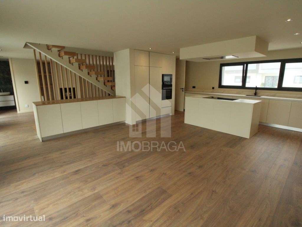 Moradia de Gaveto T3 Nova com 3 Suites | Pronta a Habitar | S. Pedr...-2