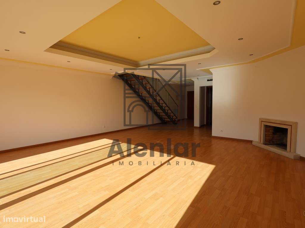 Moradia V3 localizada na freguesia da Carnota, em Alenquer.-10