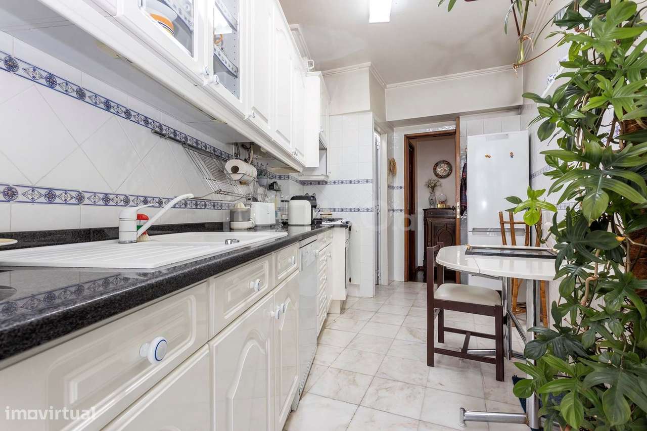 APARTAMENTO T4 NO CENTRO DA  AMADORA  (DENTRO DO PARQUE DELFIM GUIMARÃ - Grande imagem: 2/33