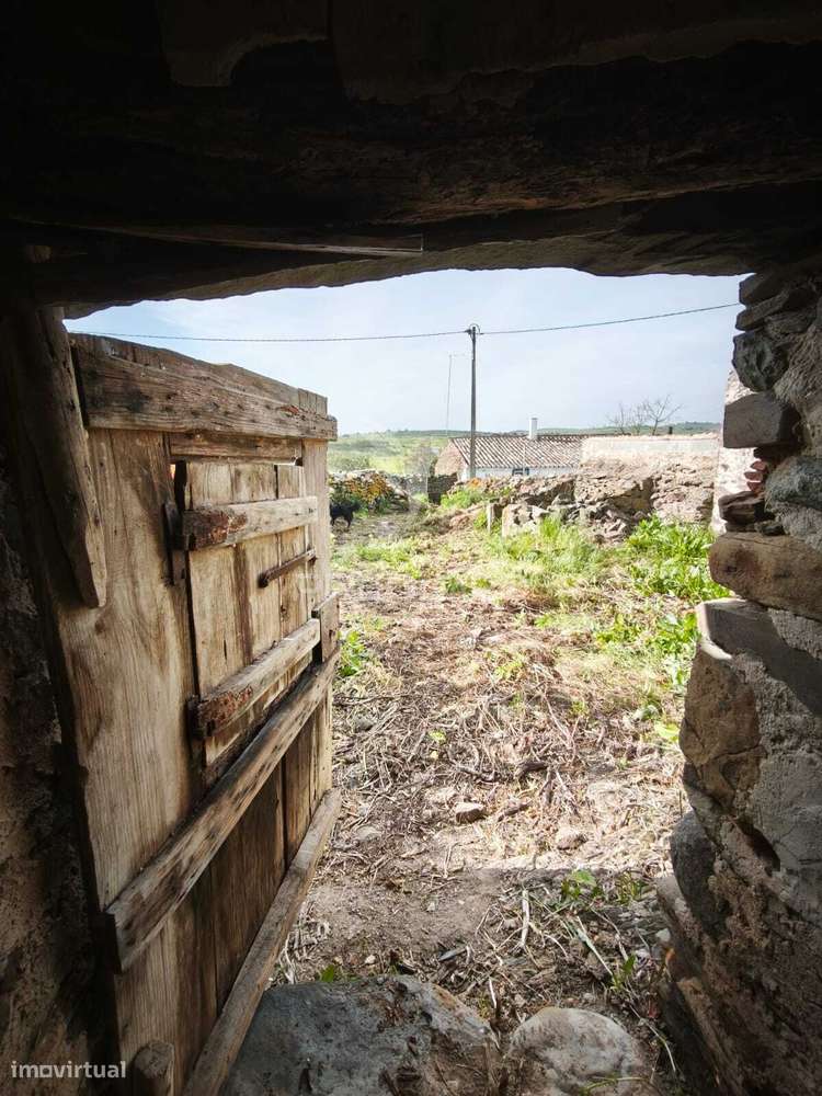 Casa em pedra para restaurar com quintal || concelho de Mértola - Grande imagem: 3/20