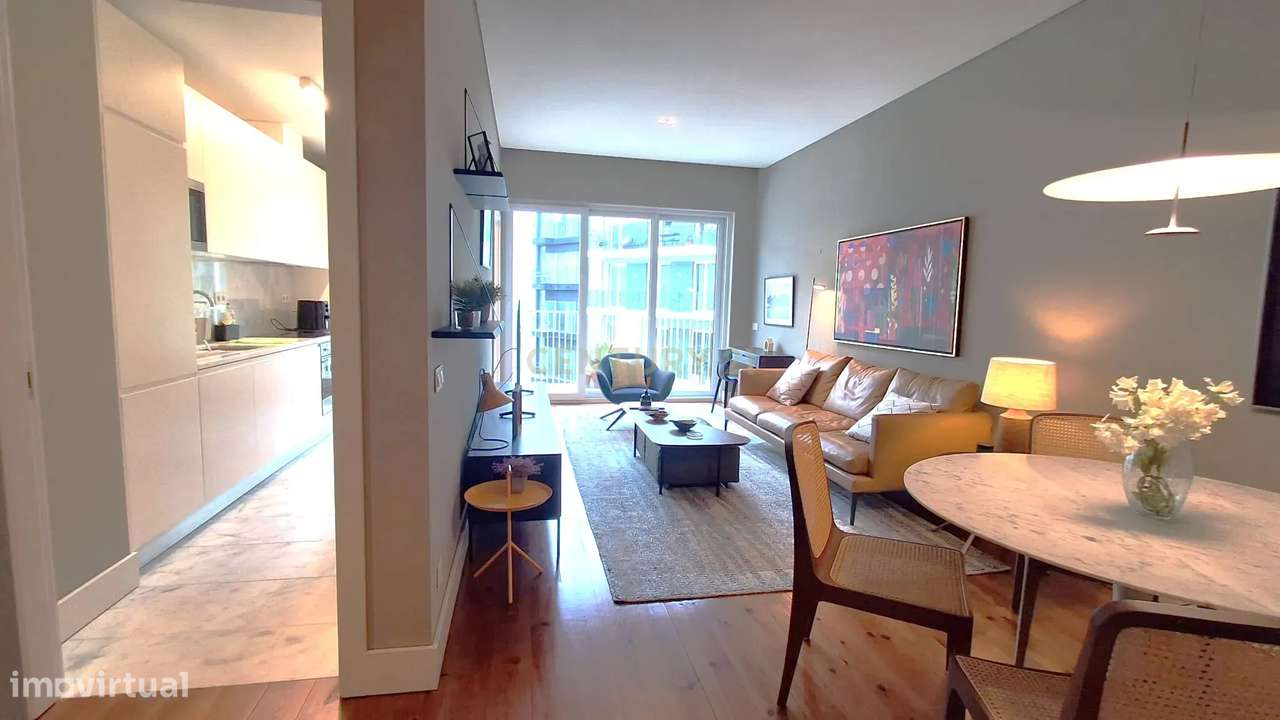 Luxuoso e Requintado Apartamento com Elevador, dois lugares de garagem - Grande imagem: 3/22