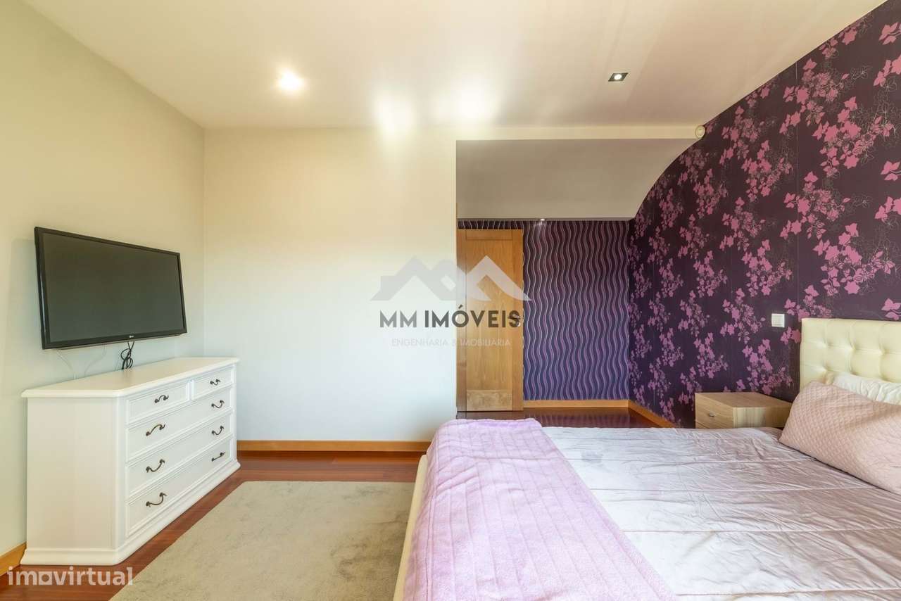 Moradia T4 | Piscina | Jardim | 4 frentes | Praia Fluvial-26