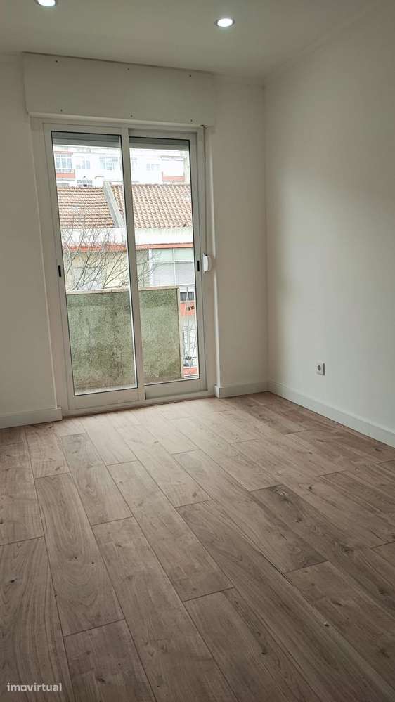 T4 Totalmente Remodelado na Amadora-14