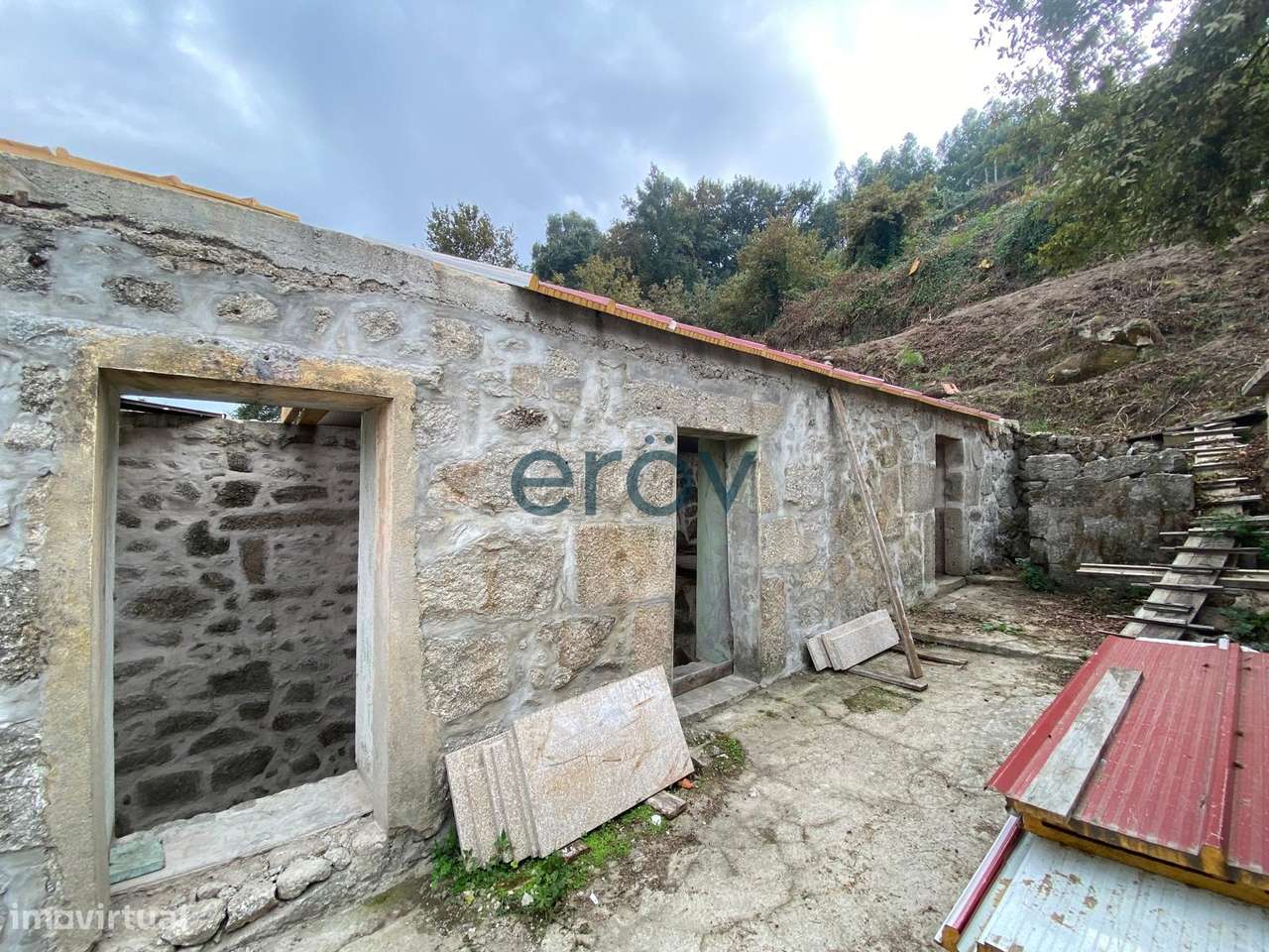 Moradia para Reabilitação com Terreno e Vista Panorâmica-8