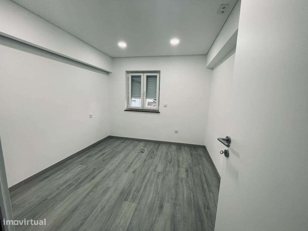 Apartamento T2 Renovado - Grande imagem: 3/8