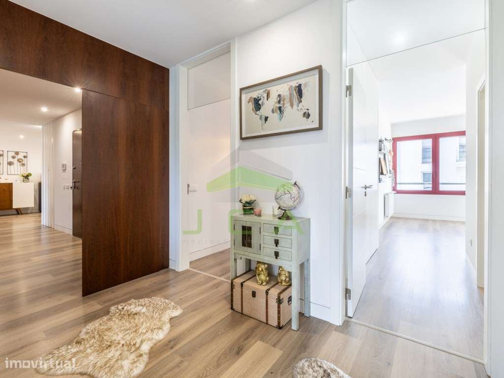 Apartamento T4 com terraço e piscina-22