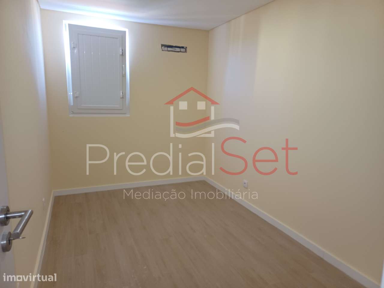 Moradia T3 Totalmente remodelada em Setúbal-22