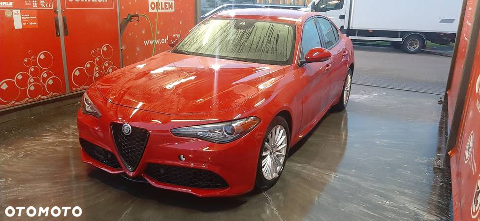 Alfa Romeo Giulia - 33