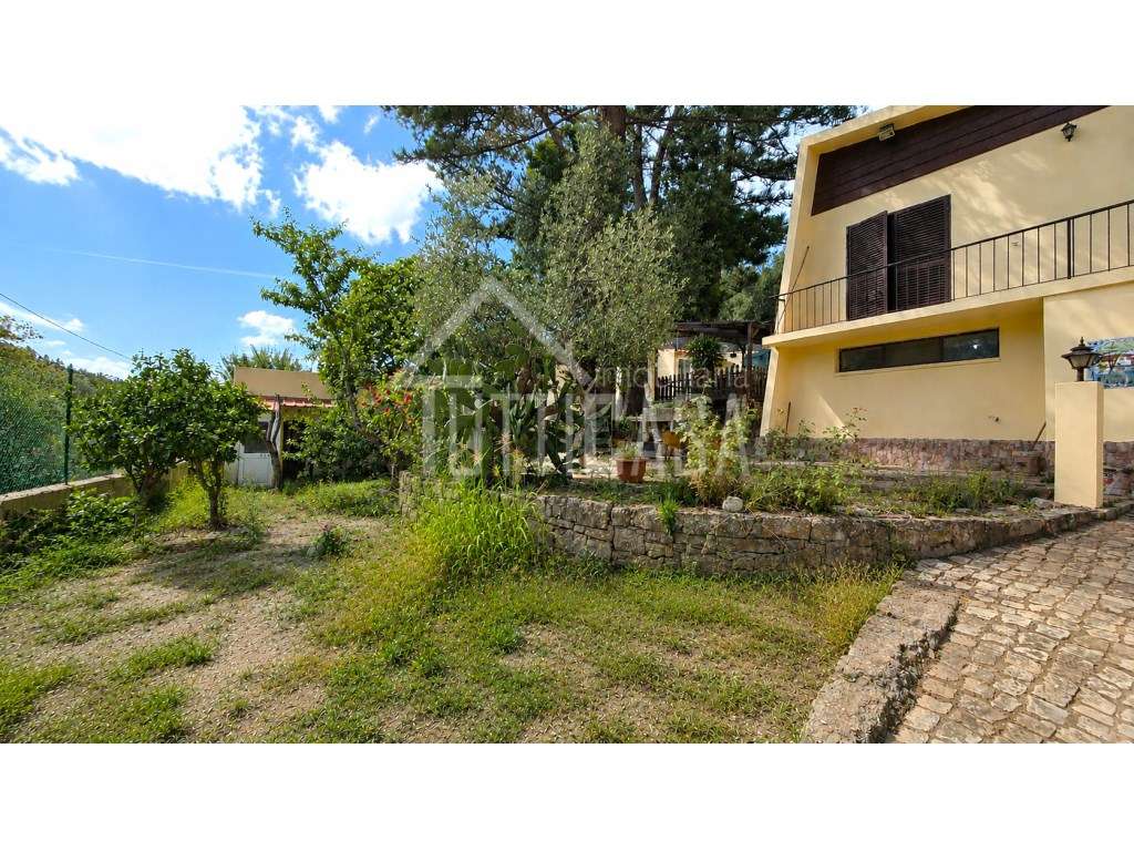 Moradia T2+2 com Jardim, Garagem e Total Privacidade-29