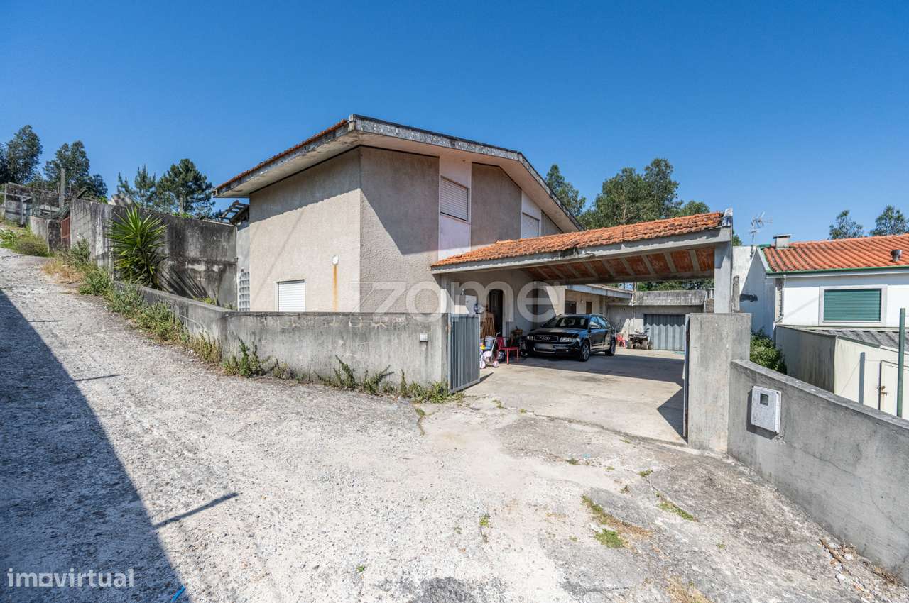 Moradia com 2 Anexos e 2 Terrenos para construção-16