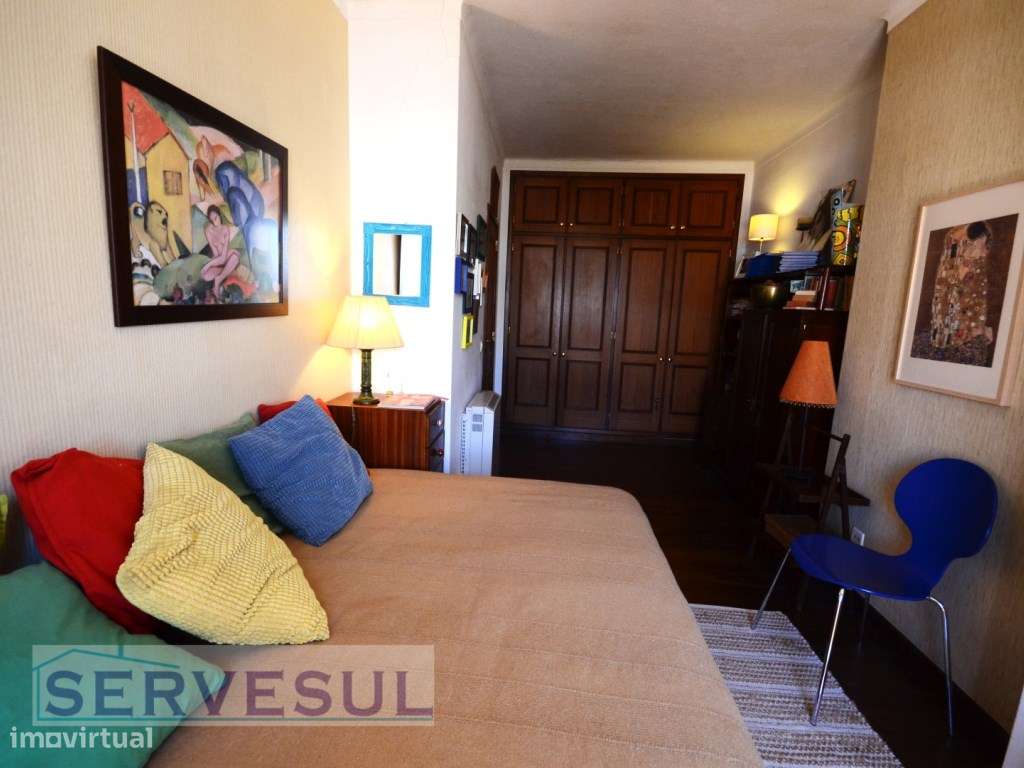 Excelente Oportunidade de Investimento! 1º Andar Duplex de uma Casa...-14