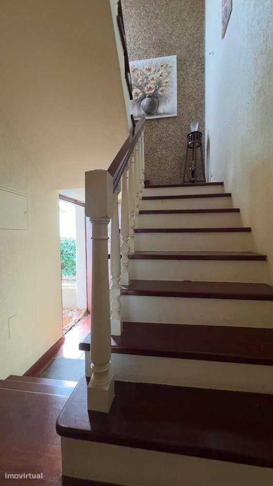 Moradia T6 - 220m2 - 3 pisos - 2 garagens - Barro - Pinheiro de Loures-17