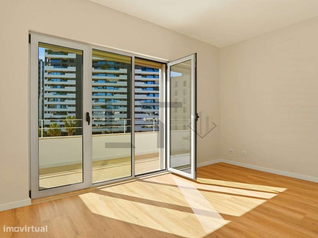 Penthouse T3 (possível T4) com Terraço, plena vista Rio e Garagem, ...-36