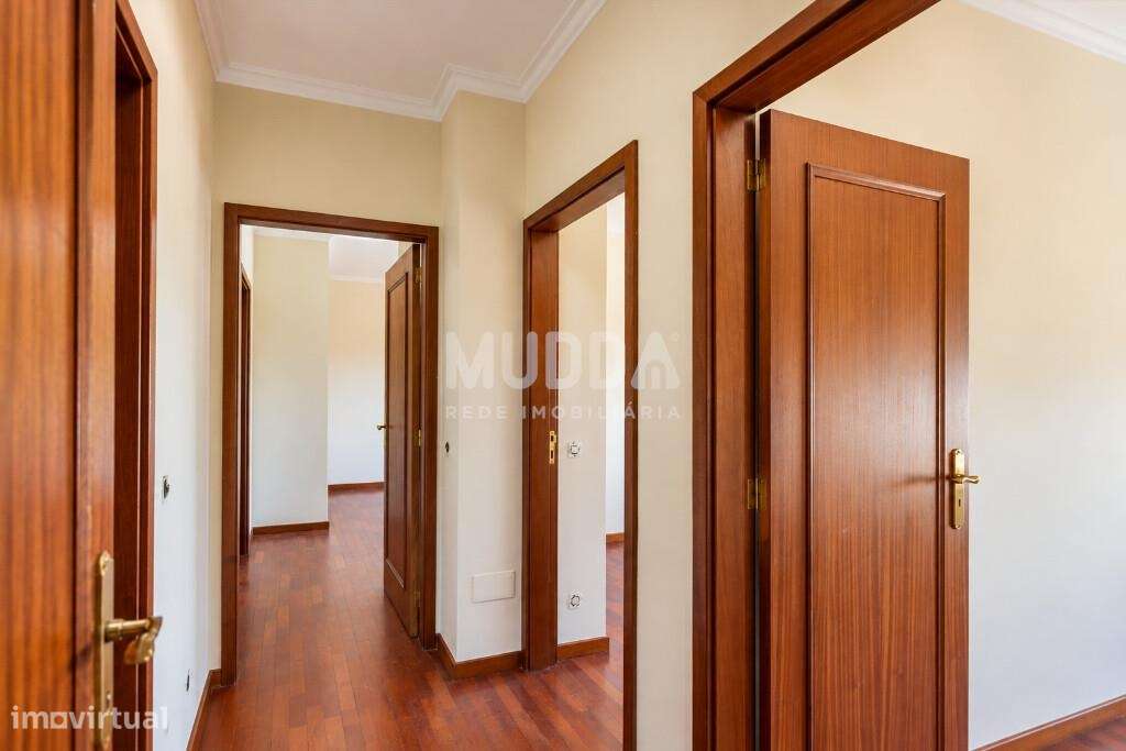 Fantástico T3 Paços Brandão Santa Maria da Feira, ultimo piso ,numa ex-12